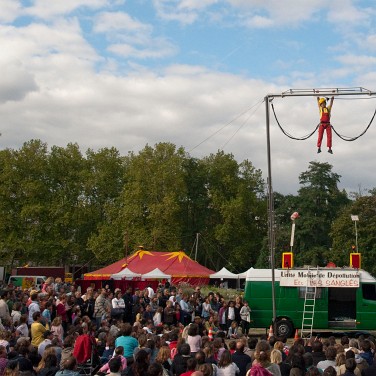 Les sanglés Les sanglés