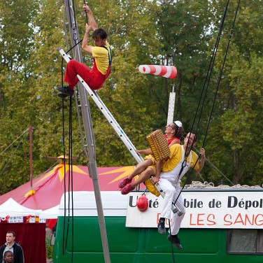 Les sanglés Les sanglés