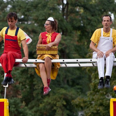 Les sanglés Les sanglés