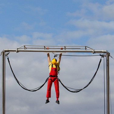 Les sanglés Les sanglés