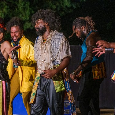 2021-09-04-215459cie-oposito-peaux-bleues