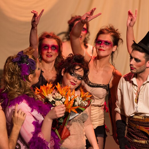 2013-05-17-212613-backstage null