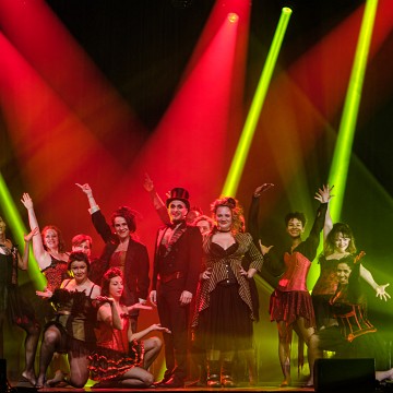 2024-04-06-193836-cabaret