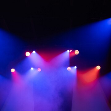 2025-04-12-180843-cabaret