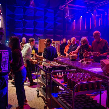 2025-04-12-190458-cabaret