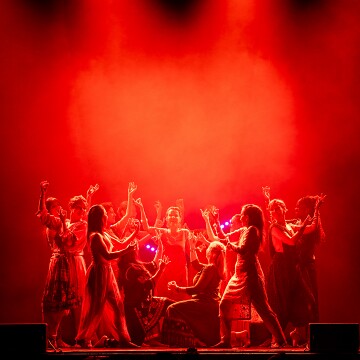 2025-04-12-203031-cabaret