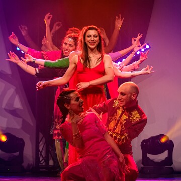 2025-04-12-203151-cabaret