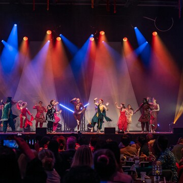 2025-04-12-203351-cabaret