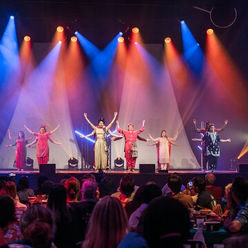 2025-04-12-203415-cabaret