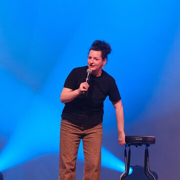 2025-04-12-205539-cabaret