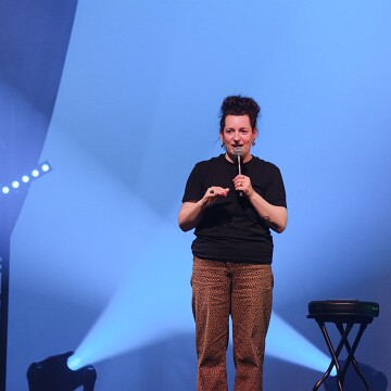 2025-04-12-205653-cabaret