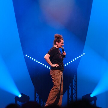 2025-04-12-210719-cabaret