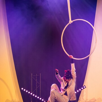 2025-04-12-221023-cabaret-2