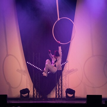 2025-04-12-221023-cabaret