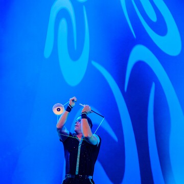 2025-04-12-204457-cabaret