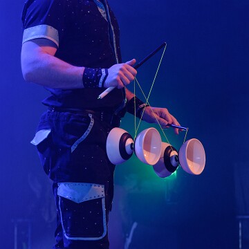 2025-04-12-204930-cabaret