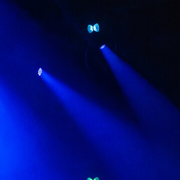 2025-04-12-205313-cabaret
