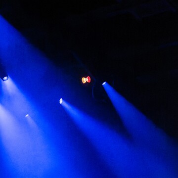 2025-04-12-205314-cabaret