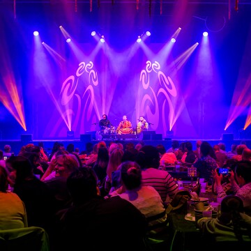 2025-04-12-212118-cabaret