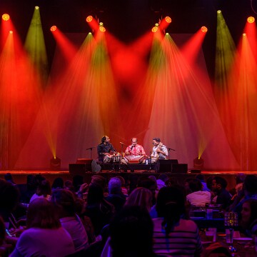 2025-04-12-212912-cabaret