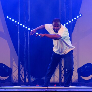 2025-04-12-222652-cabaret-2