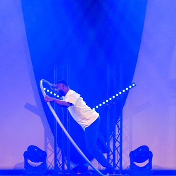 2025-04-12-222840-cabaret