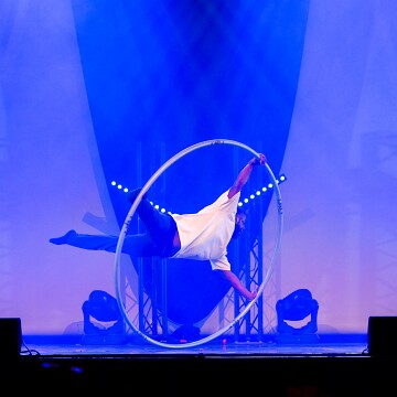 2025-04-12-222842-cabaret
