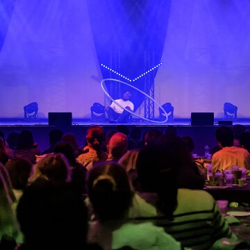 2025-04-12-223125-cabaret