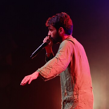 2025-04-12-224211-cabaret