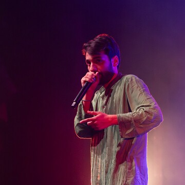 2025-04-12-224230-cabaret