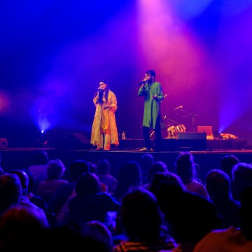 2025-04-12-224721-cabaret