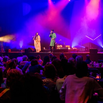 2025-04-12-224725-cabaret