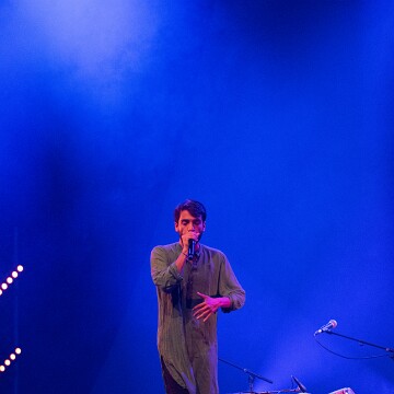 2025-04-12-224840-cabaret