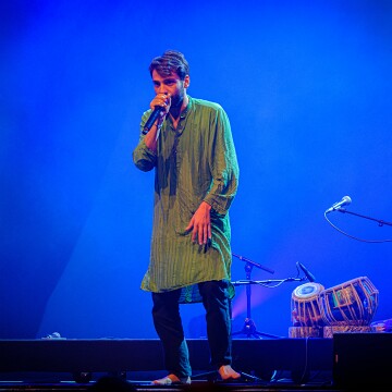 2025-04-12-224921-cabaret