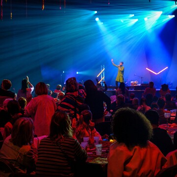 2025-04-12-224939-cabaret