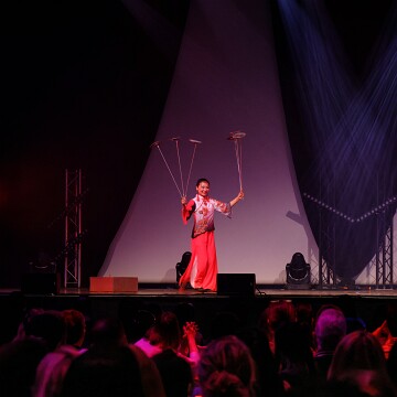 2025-04-12-221427-cabaret