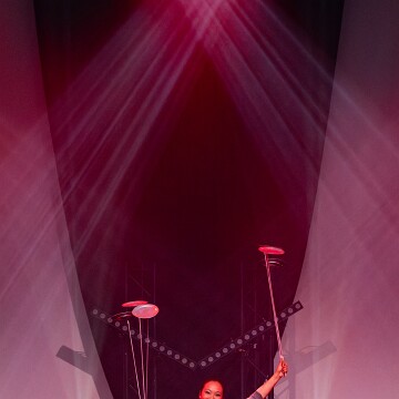2025-04-12-221518-cabaret