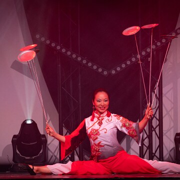2025-04-12-221540-cabaret
