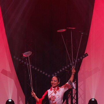 2025-04-12-221613-cabaret