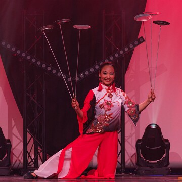 2025-04-12-221633-cabaret
