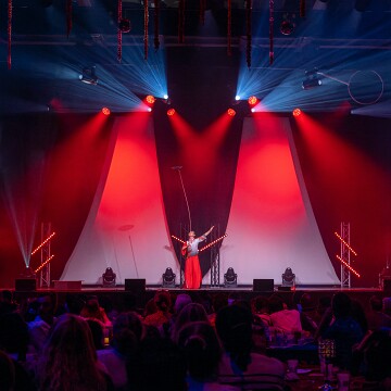 2025-04-12-222209-cabaret