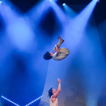 2025-04-12-220140-cabaret