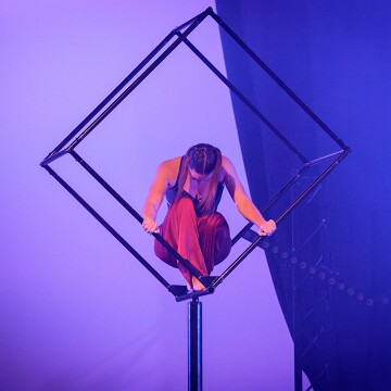 2025-04-12-203732-cabaret