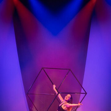 2025-04-12-204005-cabaret