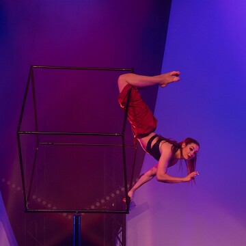 2025-04-12-204058-cabaret