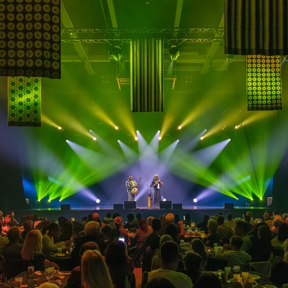 2025-10-18-204013-cabaret