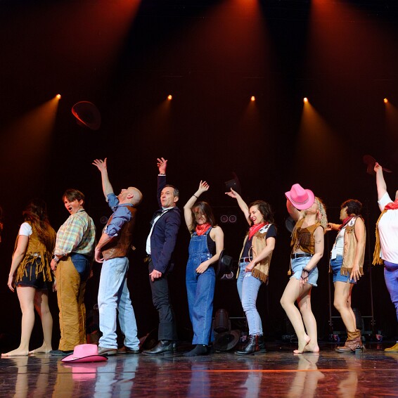 2026-04-18-135519-cabaret null