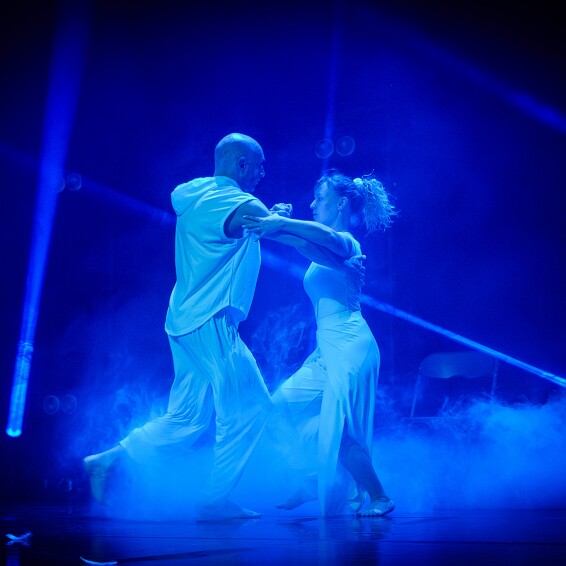 2026-04-18-141612-cabaret null