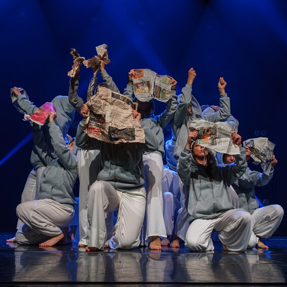 2026-04-18-141716-cabaret null