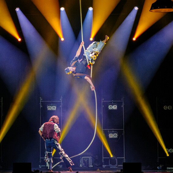 2026-04-18-210844-cabaret null